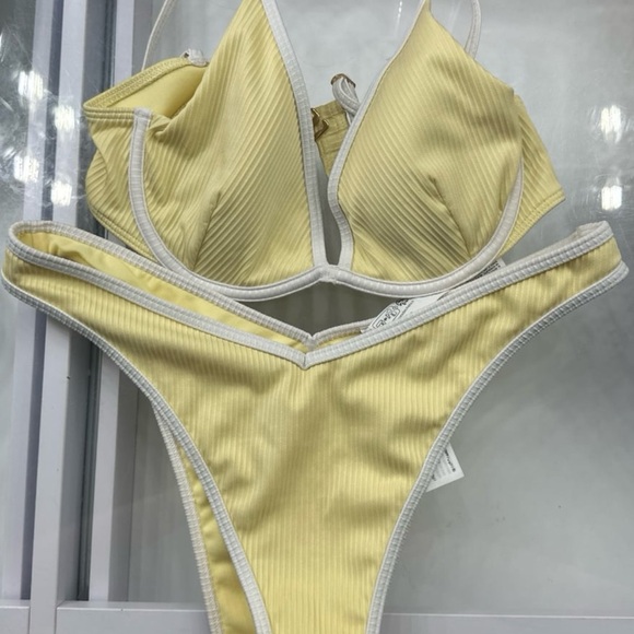 Bikini Set - Picture 2 of 6